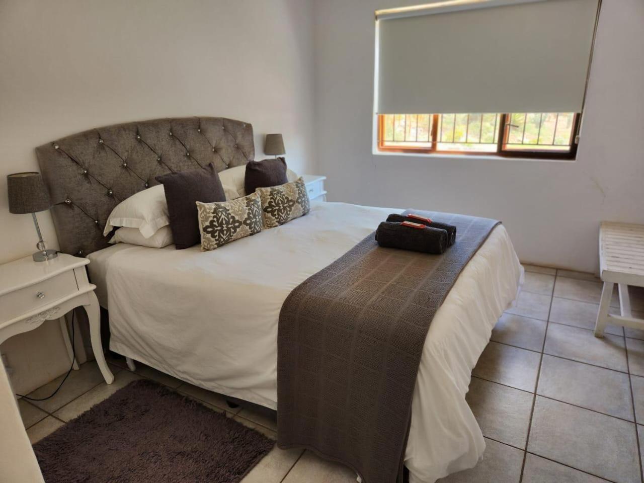 Sipreslaan Selfsorg Gastehuis Hotel Ladismith Bilik gambar